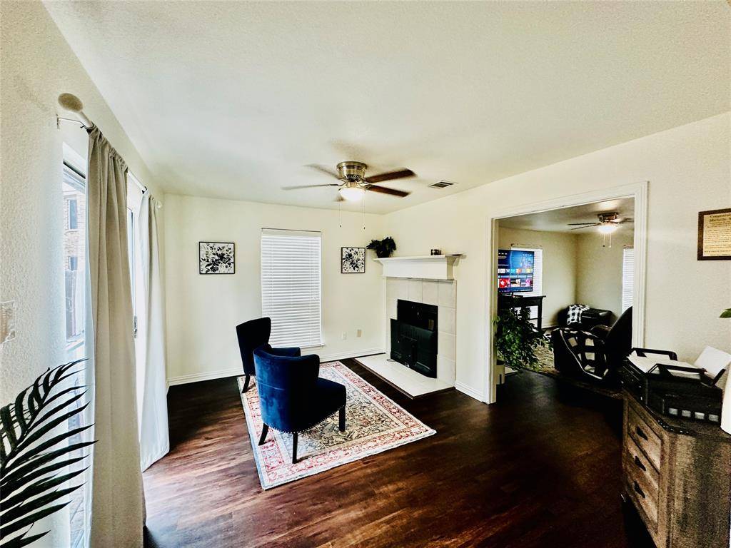 4707 Valleyview Drive, Mansfield, TX 76063