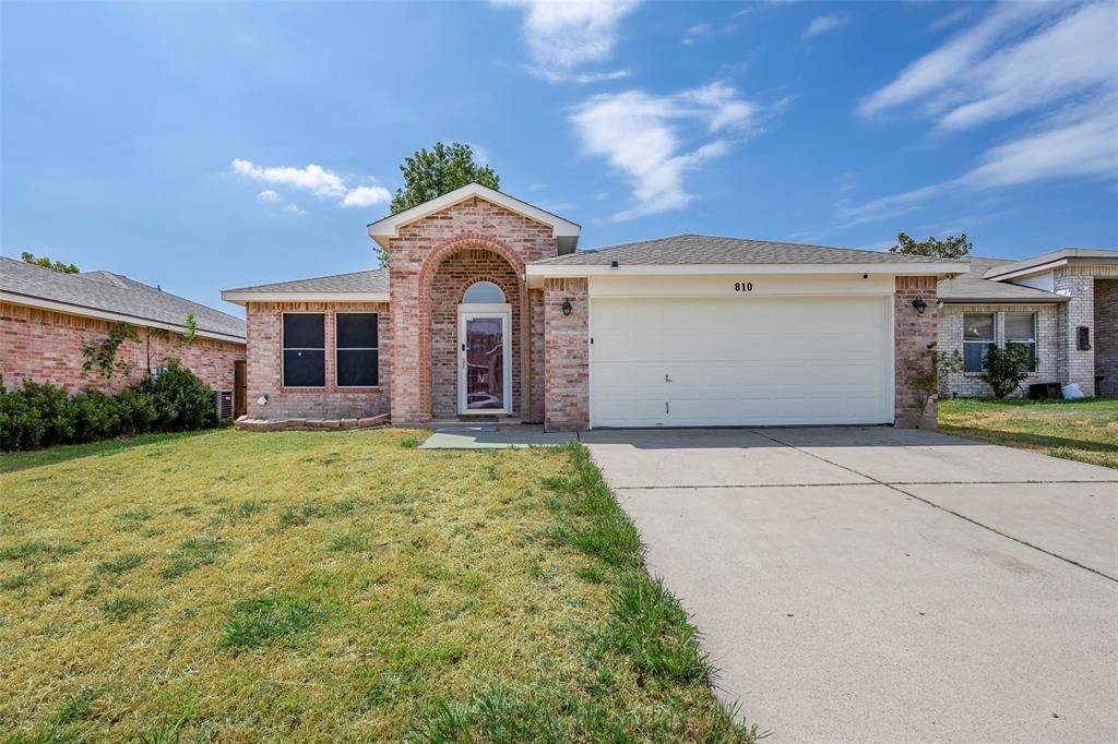 810 Engleside Drive, Arlington, TX 76018