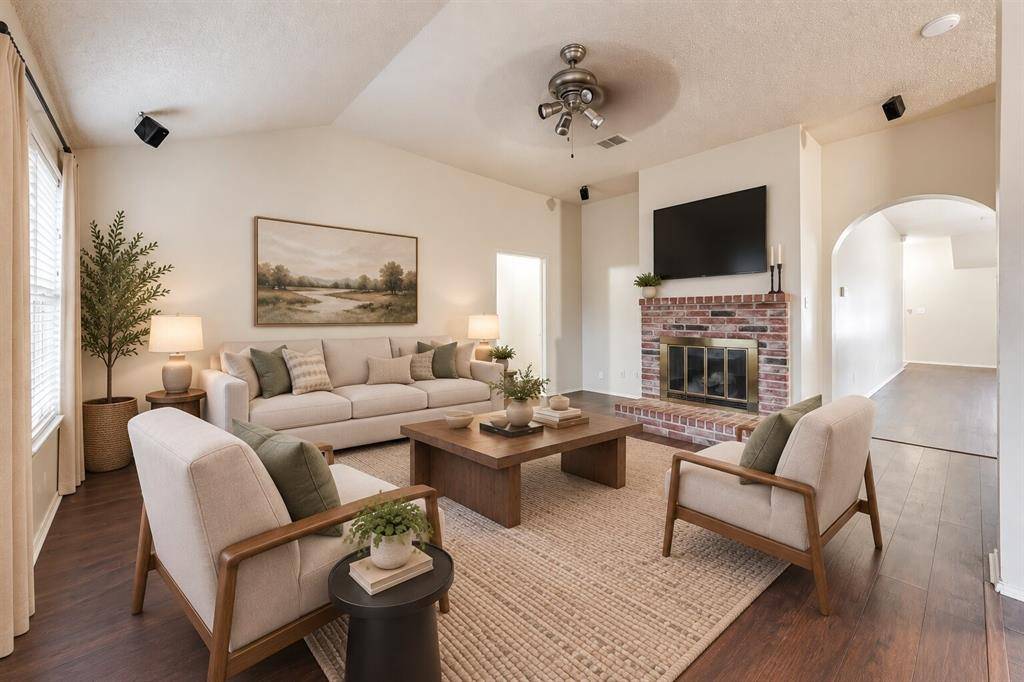 810 Engleside Drive, Arlington, TX 76018