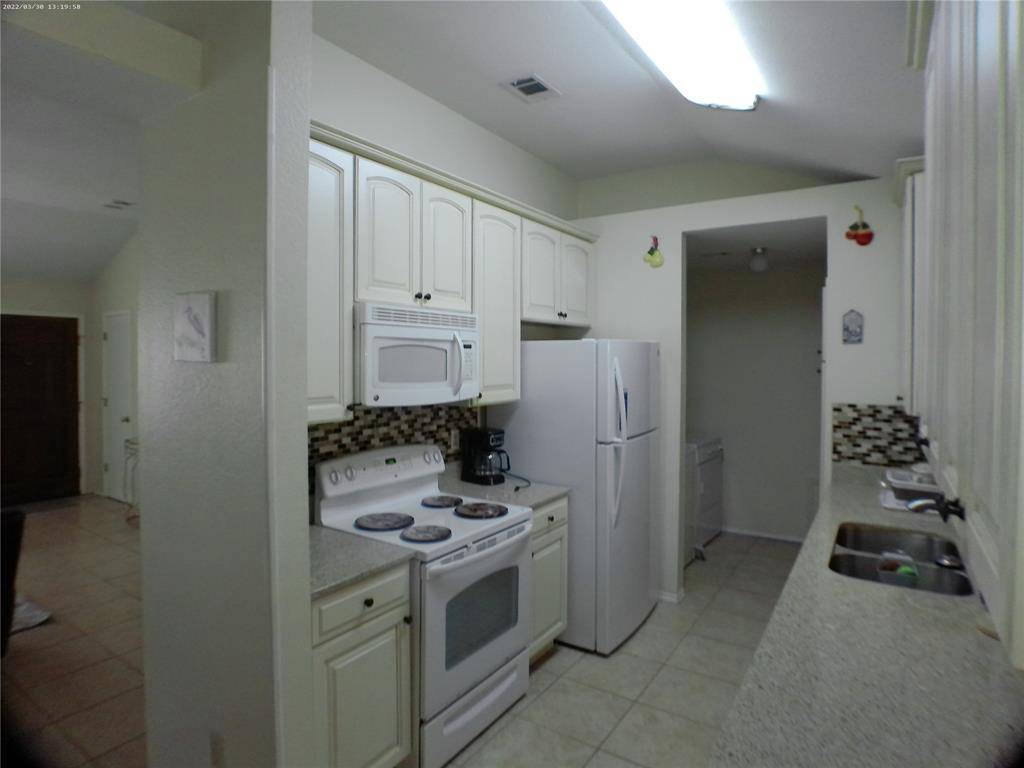 11802 HICKORY GARDEN Drive, Balch Springs, TX 75180
