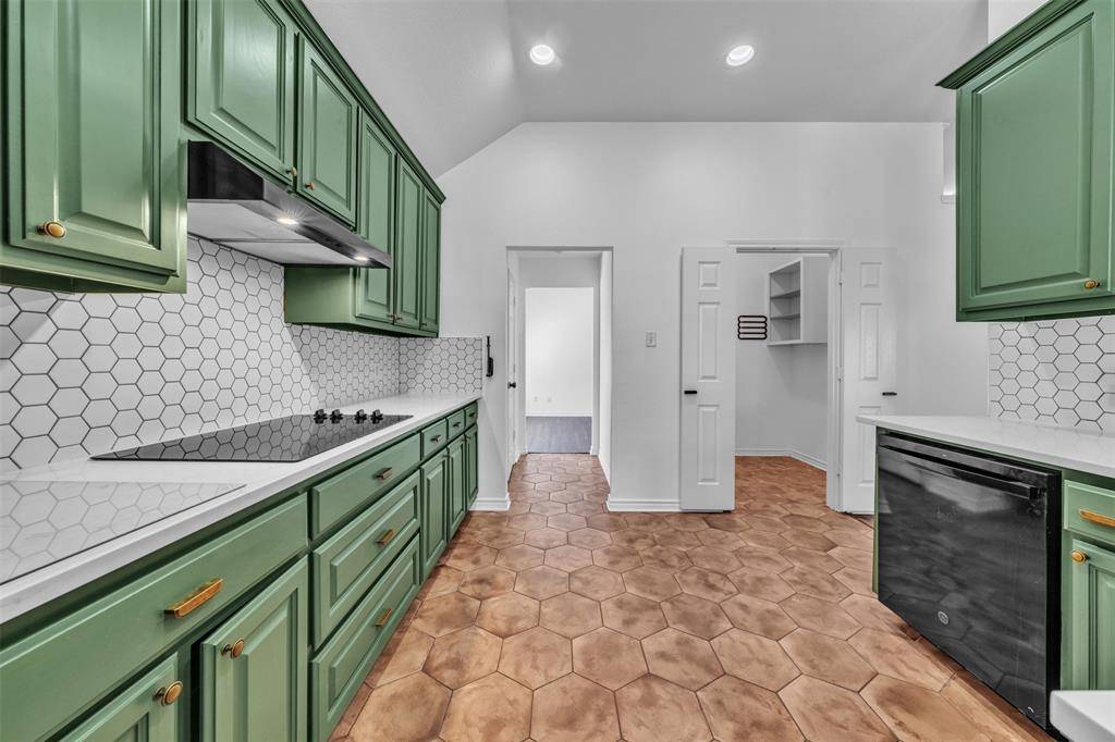 4533 Summerbrook Circle, Fort Worth, TX 76137