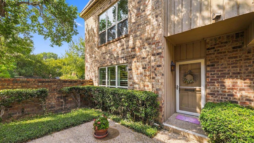 4325 Bellaire Drive S, Fort Worth, TX 76109