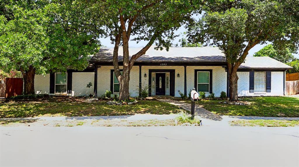 1503 Woodvine Drive, Euless, TX 76040
