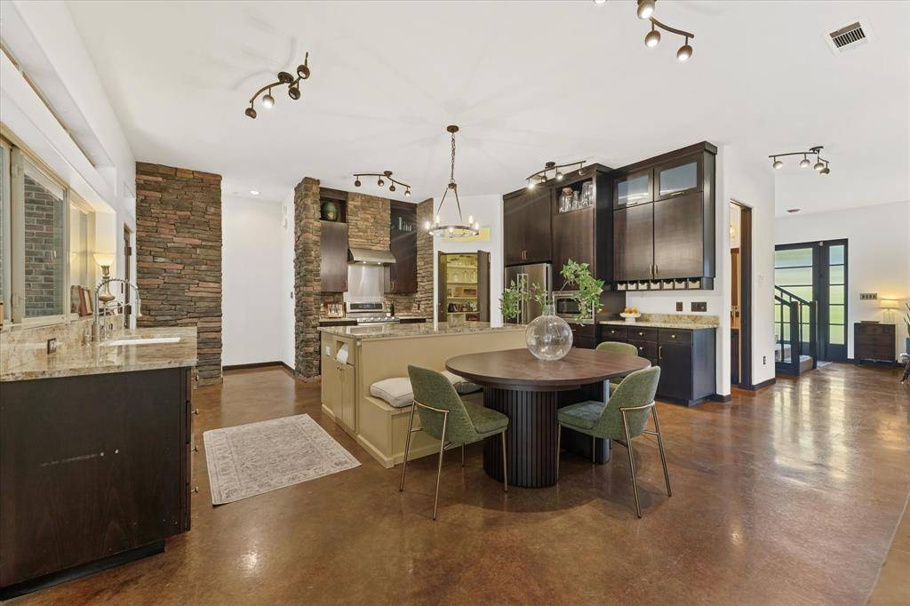 2851 Coldwater Court, Midlothian, TX 76065