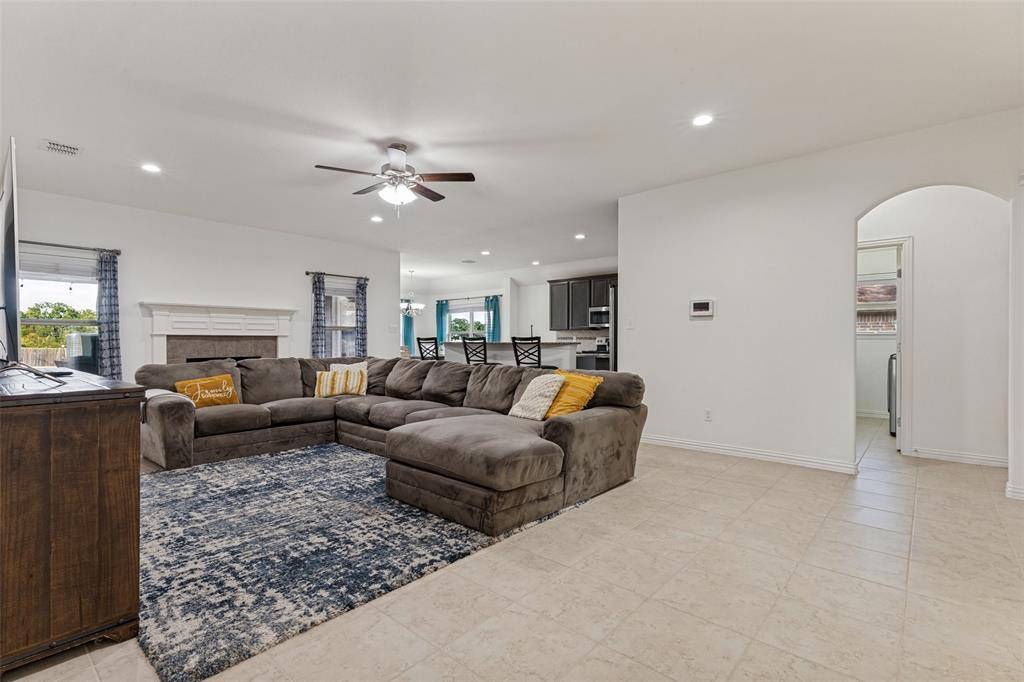 1001 Morningside Drive, Burleson, TX 76028