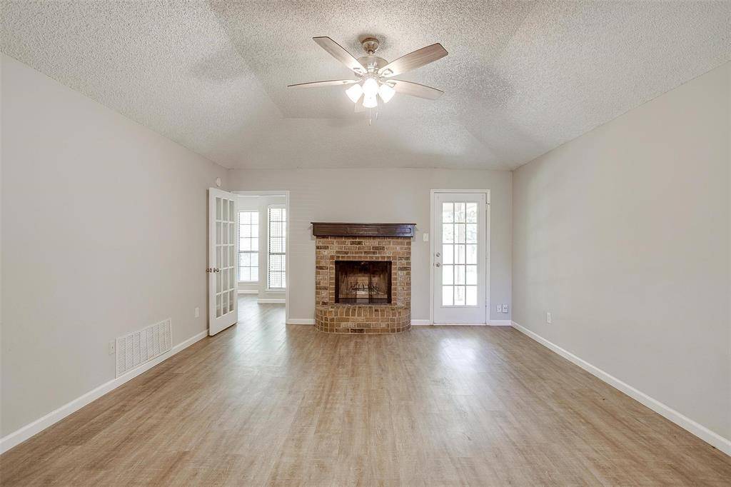 5909 Kesler Drive, Arlington, TX 76017
