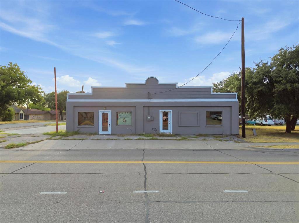 625-627 S Rogers Road, Irving, TX 75060