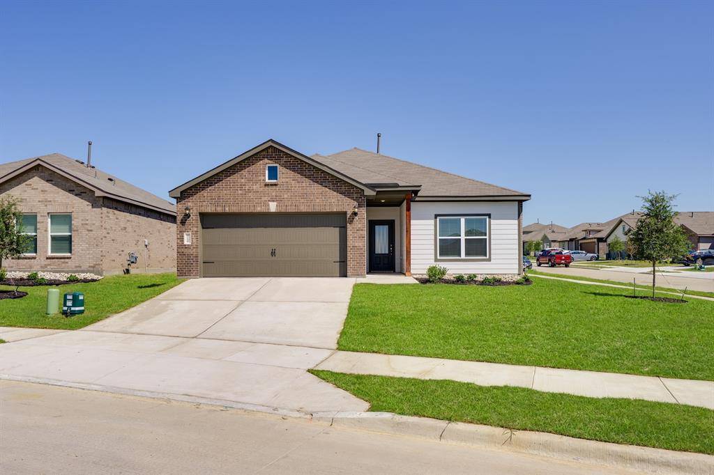 11136 Santana Drive, Fort Worth, TX 76108