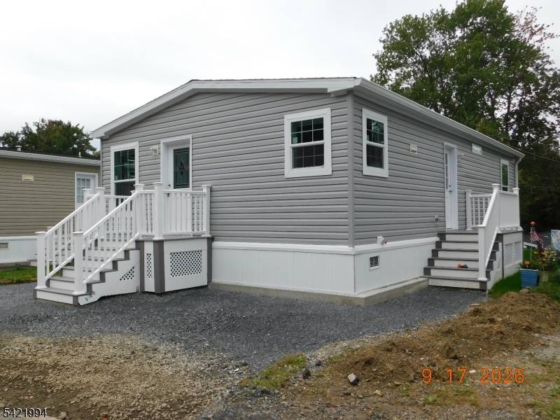 64 Back Street, Oxford Twp., NJ 07863