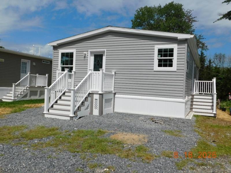 64 Back Street, Oxford Twp., NJ 07863