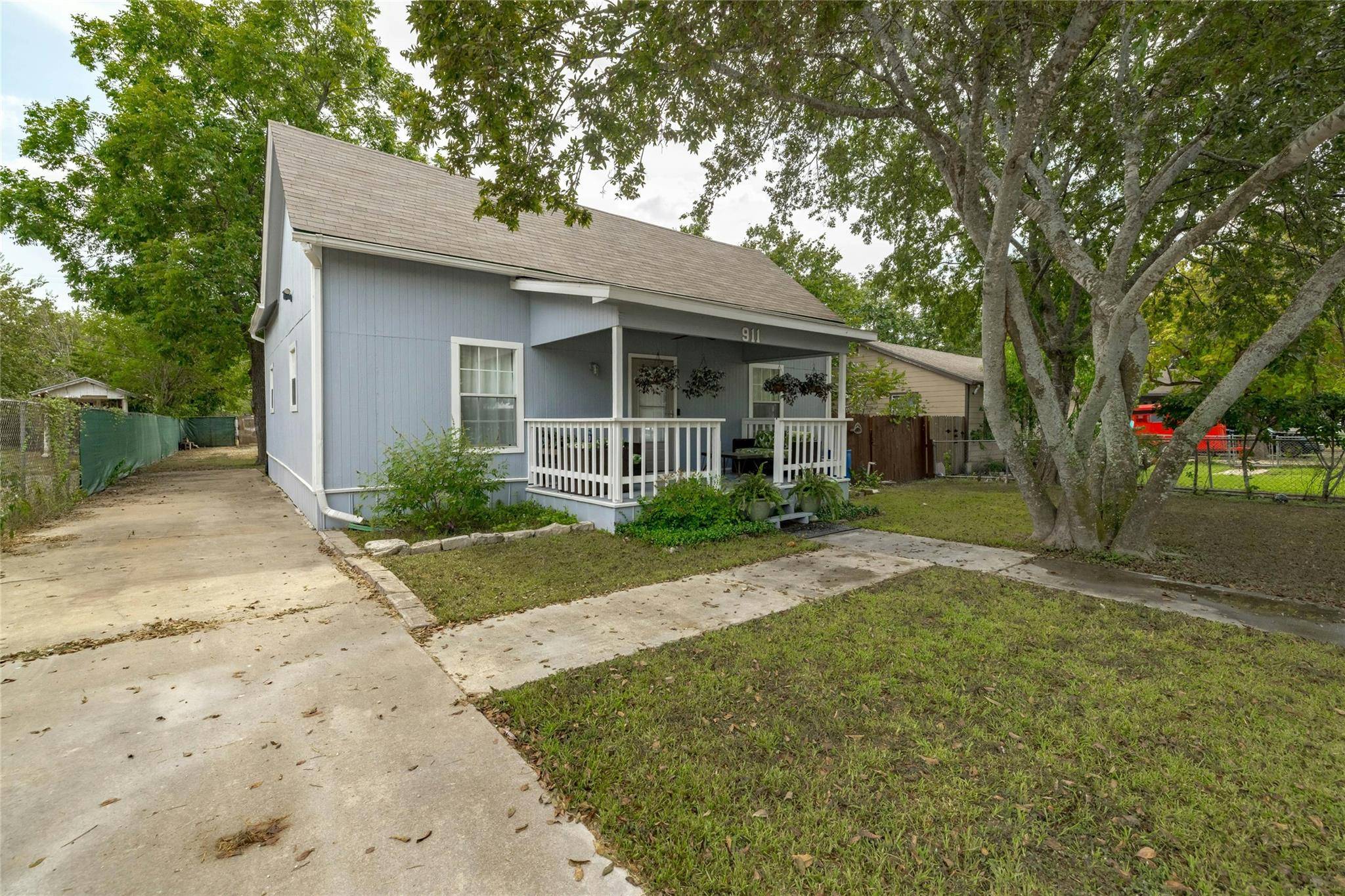 911 W 3rd ST, Taylor, TX 76574