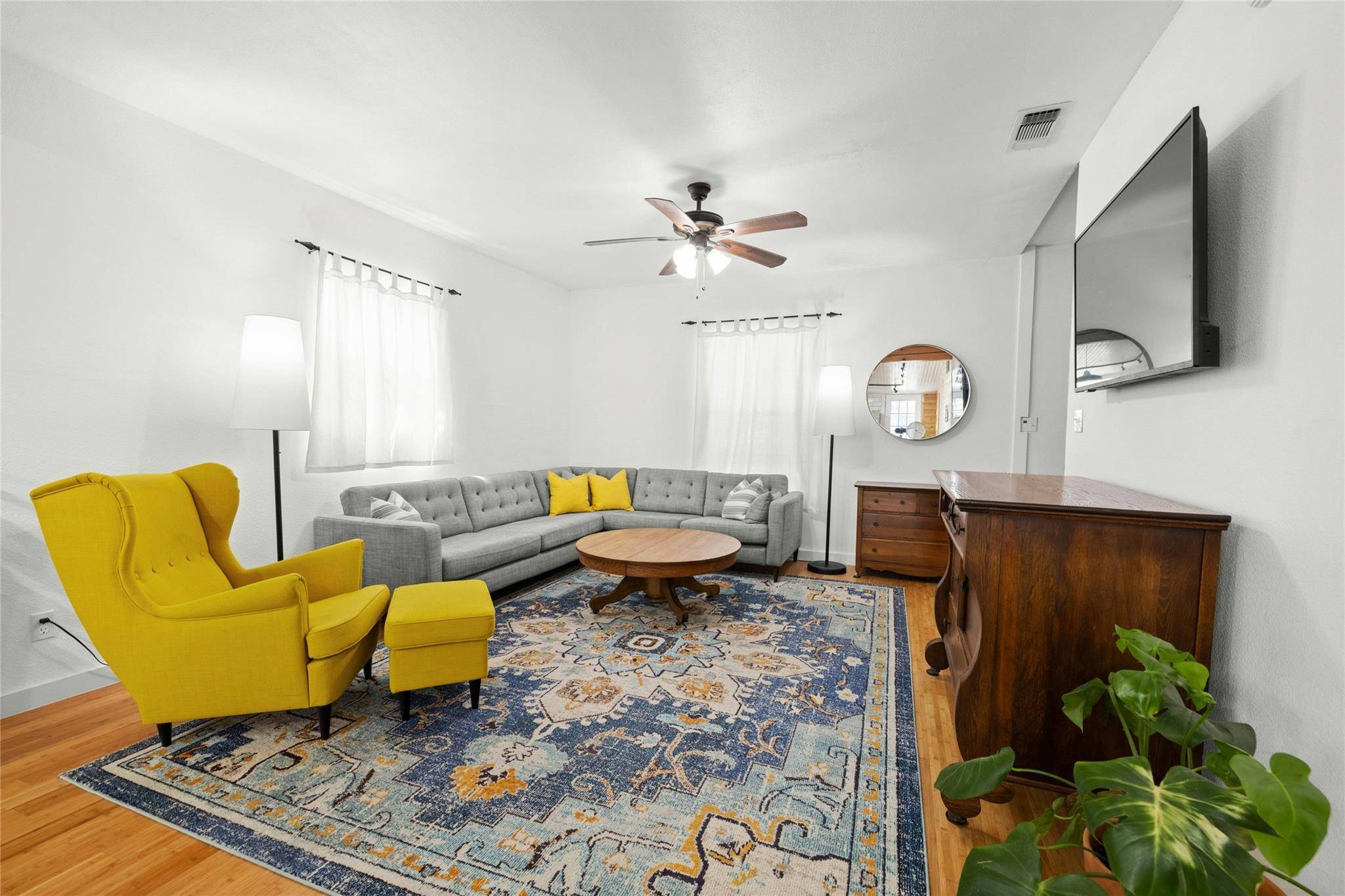 911 W 3rd ST, Taylor, TX 76574