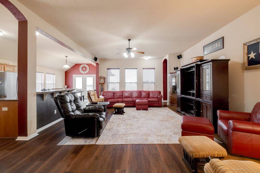 8510 Old Colony Line RD, Dale, TX 78616