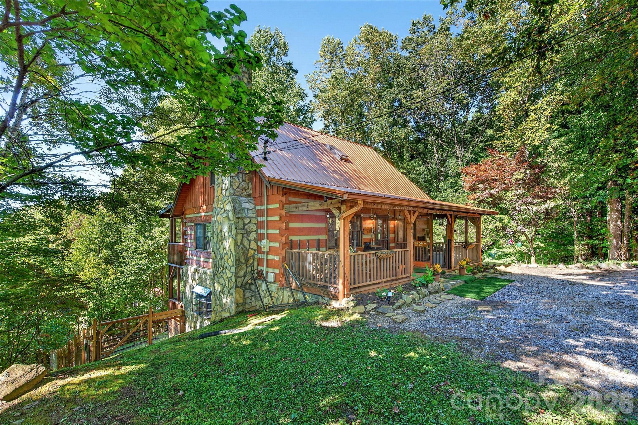 602 Quail Cove RD, Clyde, NC 28721