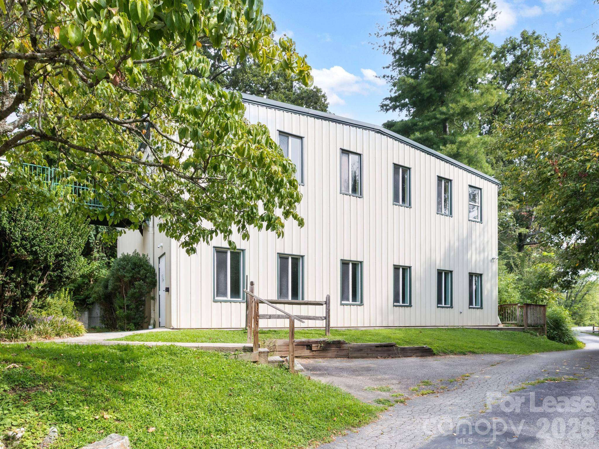 3 Science Of Mind WAY, Asheville, NC 28806