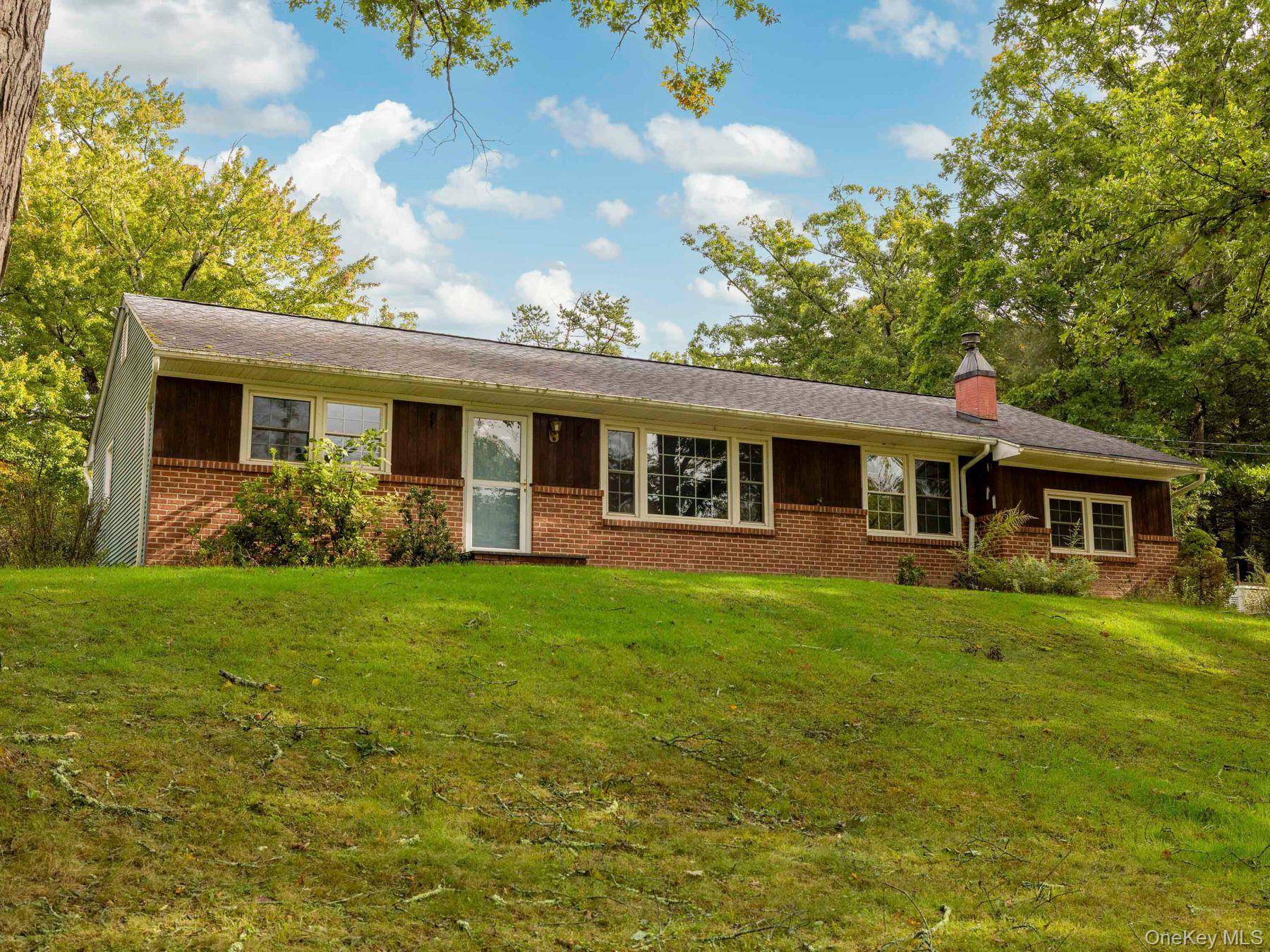 5 Van De Bogart RD, Woodstock, NY 12498