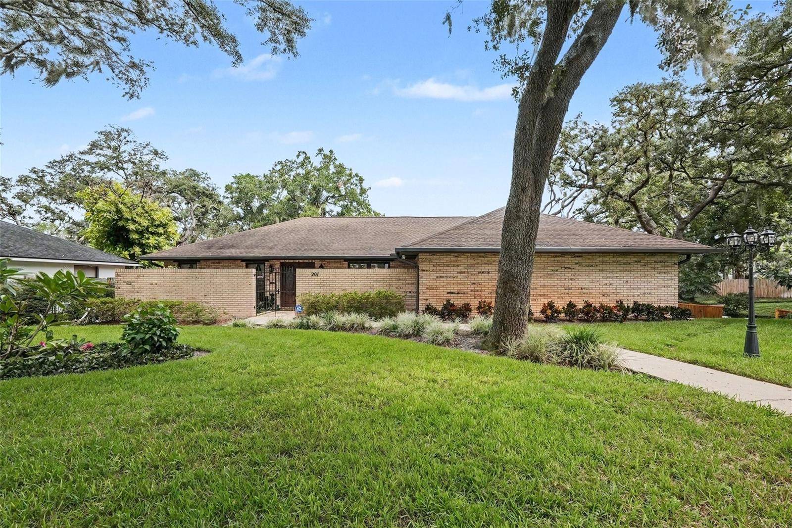 201 WILD OAK DR, Brandon, FL 33511