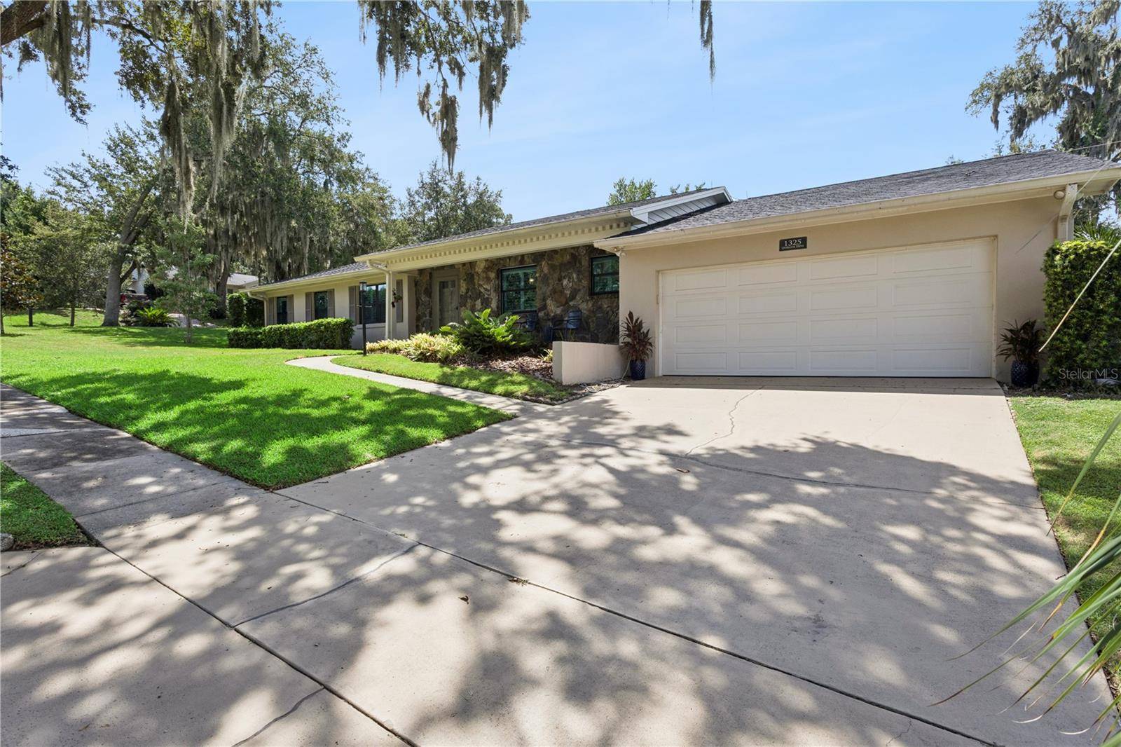 1325 OVERLOOK DR, Mount Dora, FL 32757