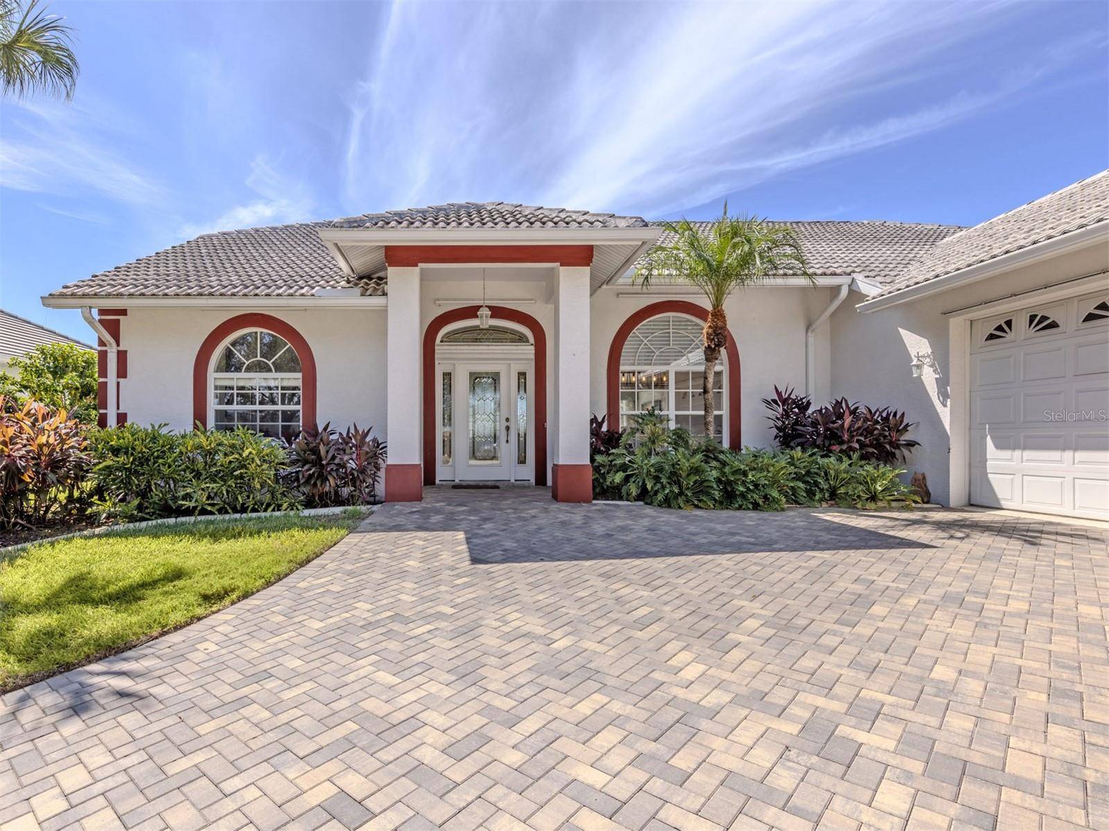 915 BALL DR, Nokomis, FL 34275