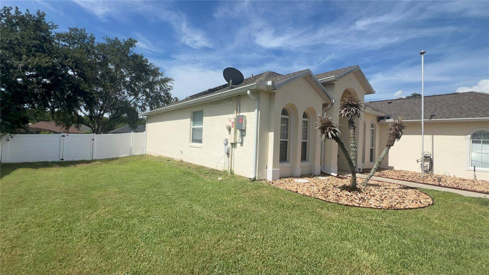 13500 BISCAYNE DR, Grand Island, FL 32735