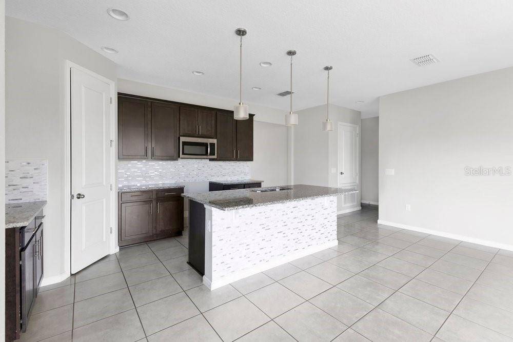 2570 WADEVIEW LOOP, St Cloud, FL 34769