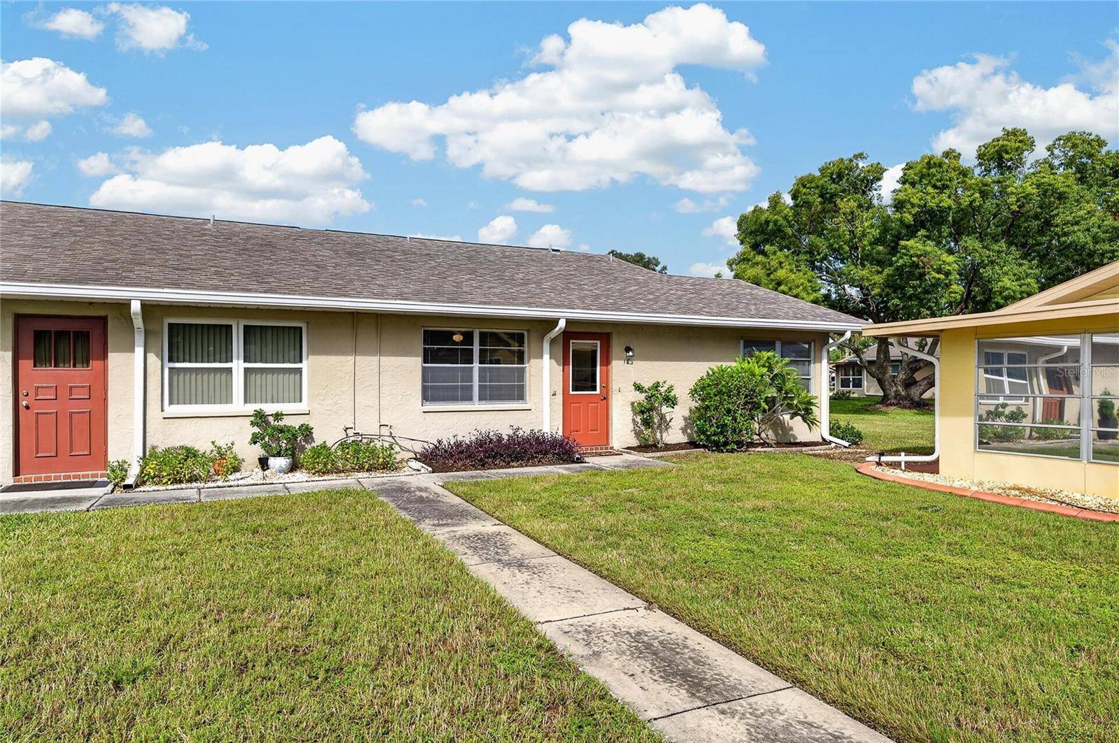 1904 CANTERBURY LN #18, Sun City Center, FL 33573
