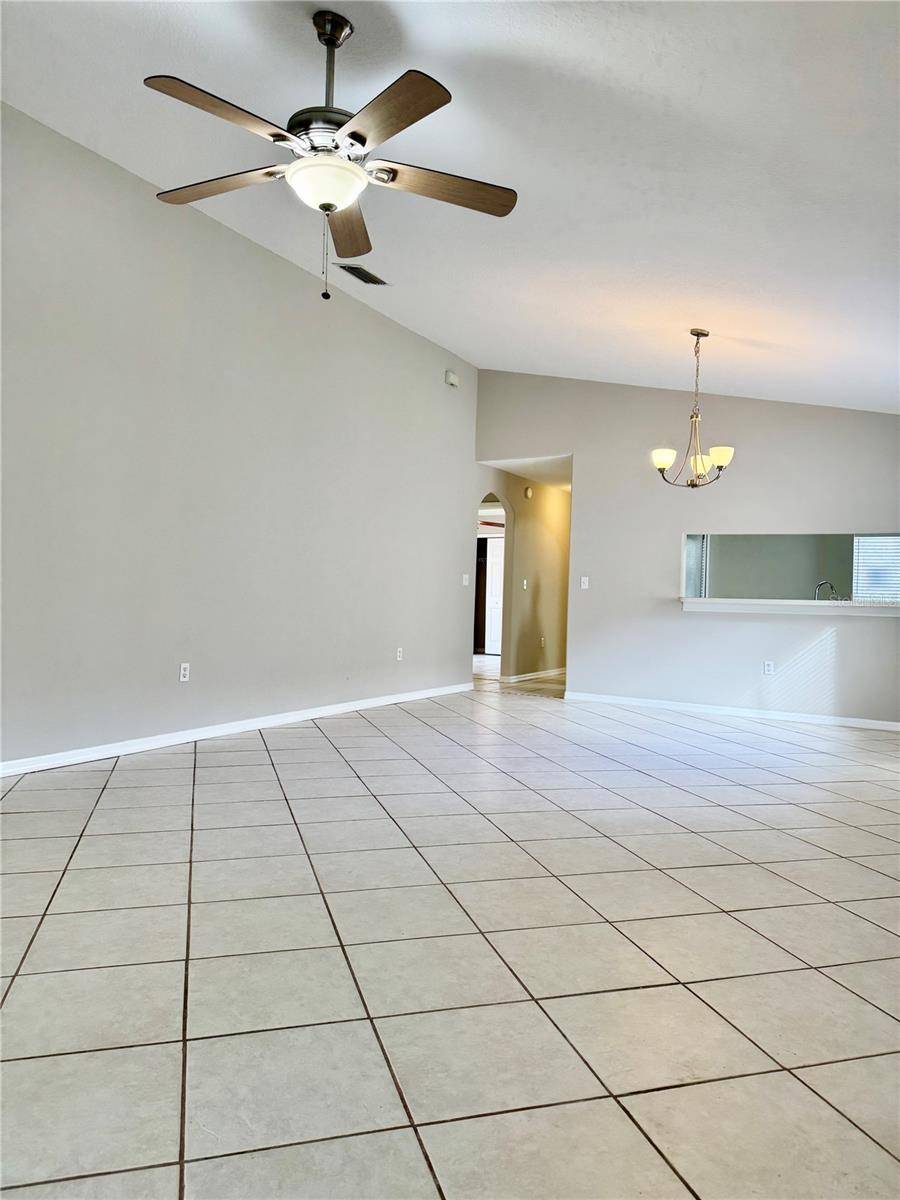 10431 ISLEWORTH AVE, Tampa, FL 33647