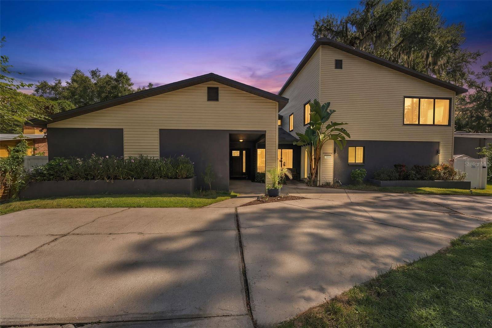 3006 RIVER GROVE DR, Tampa, FL 33610