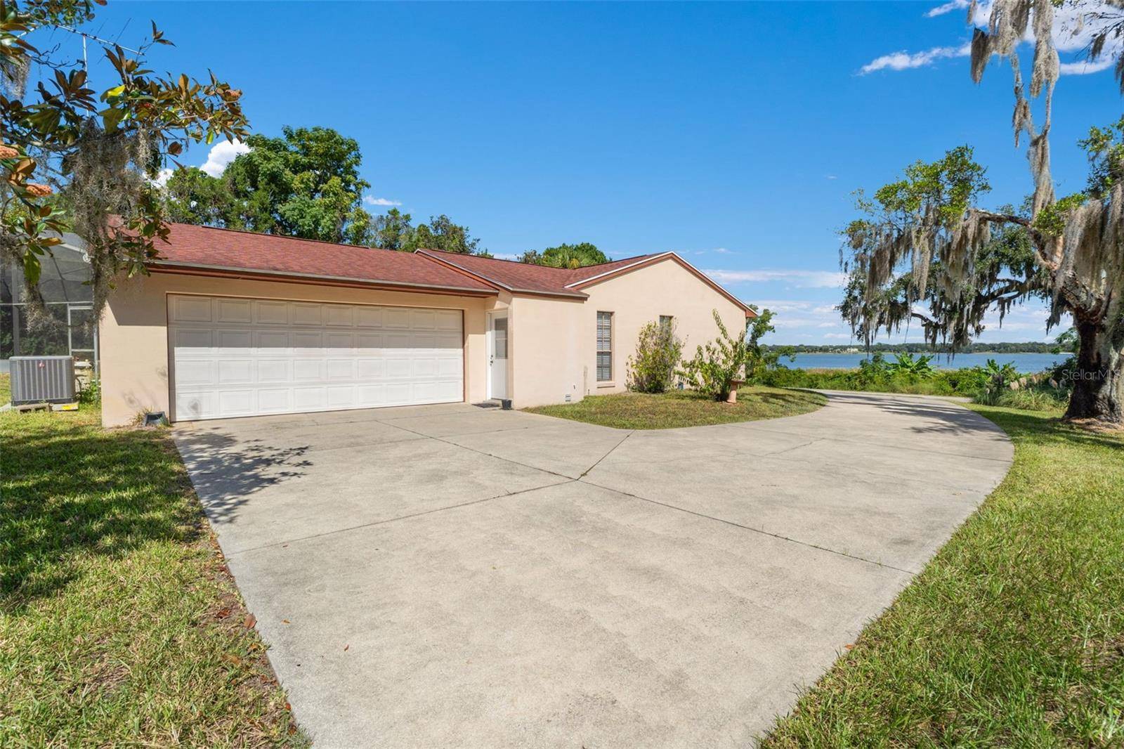 8943 SILVER LAKE DR, Leesburg, FL 34788