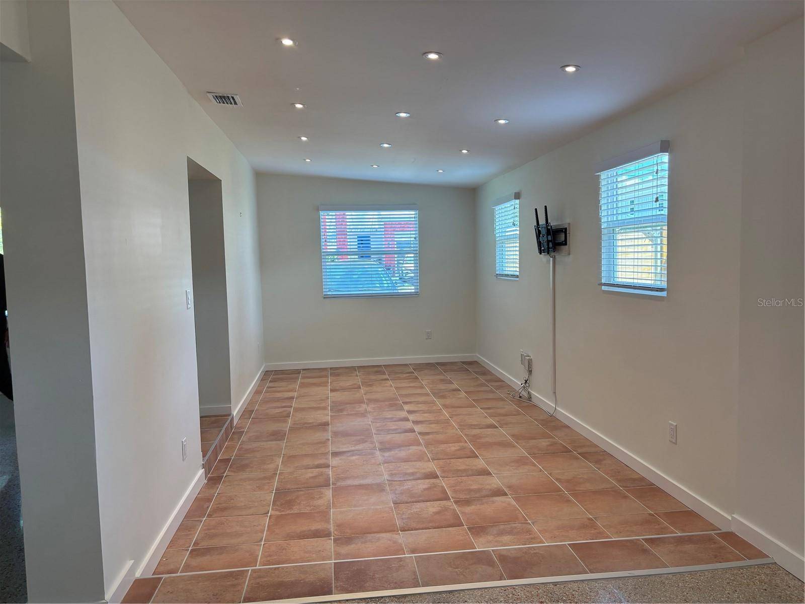 2822 W LEILA AVE, Tampa, FL 33611