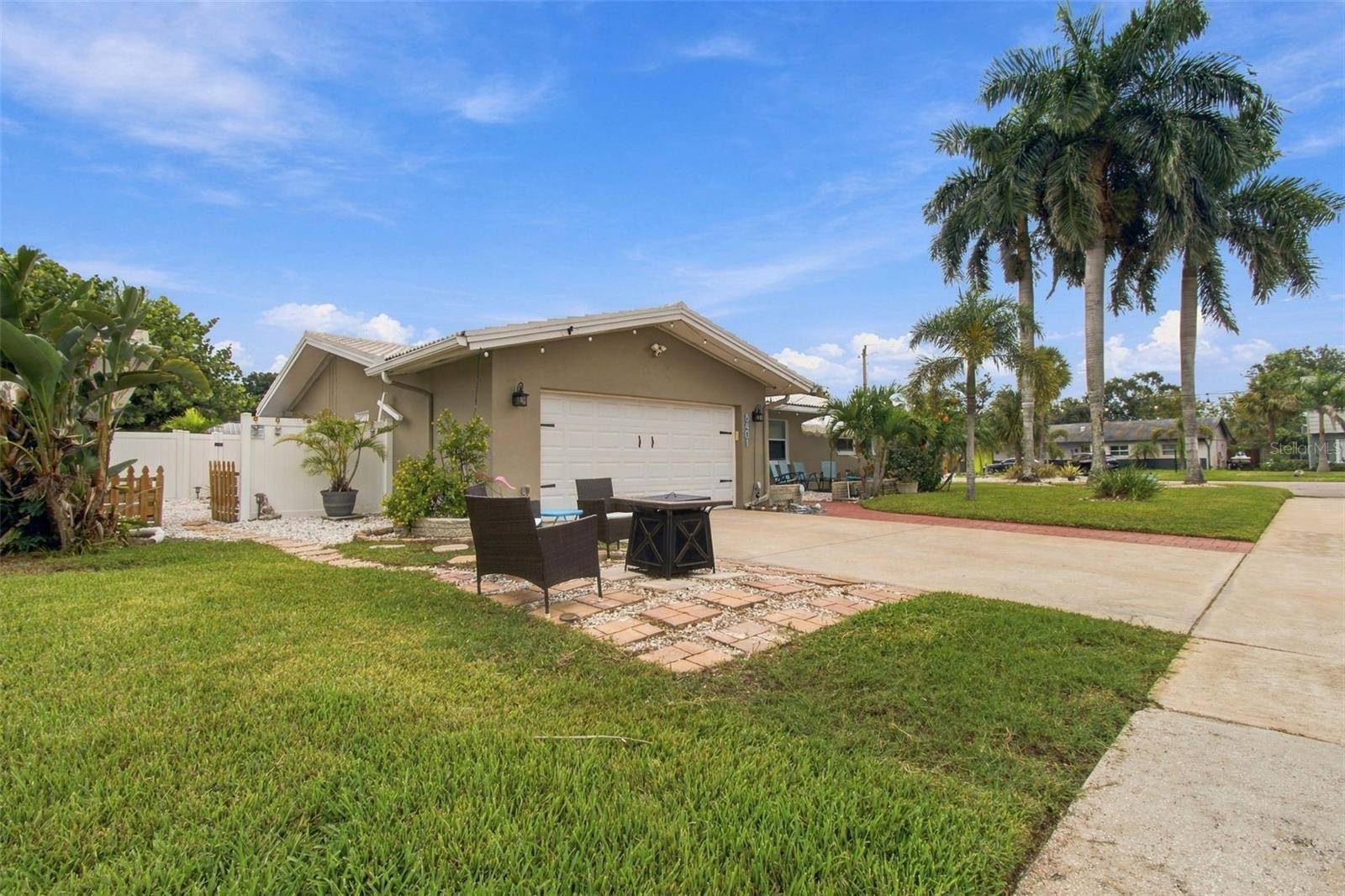 8401 BOULDER PL, Tampa, FL 33615