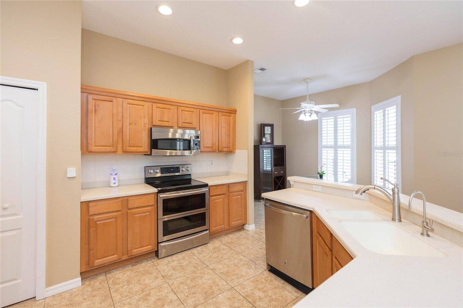 11730 LAKEVIEW DR, New Port Richey, FL 34654