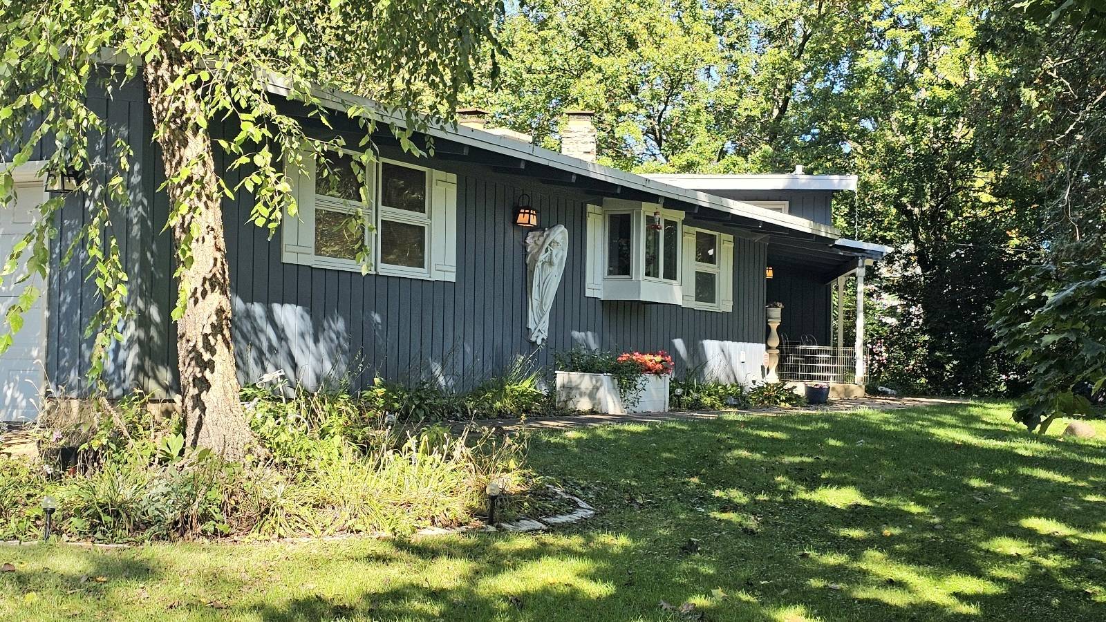 0N740 Prince Crossing RD, West Chicago, IL 60185