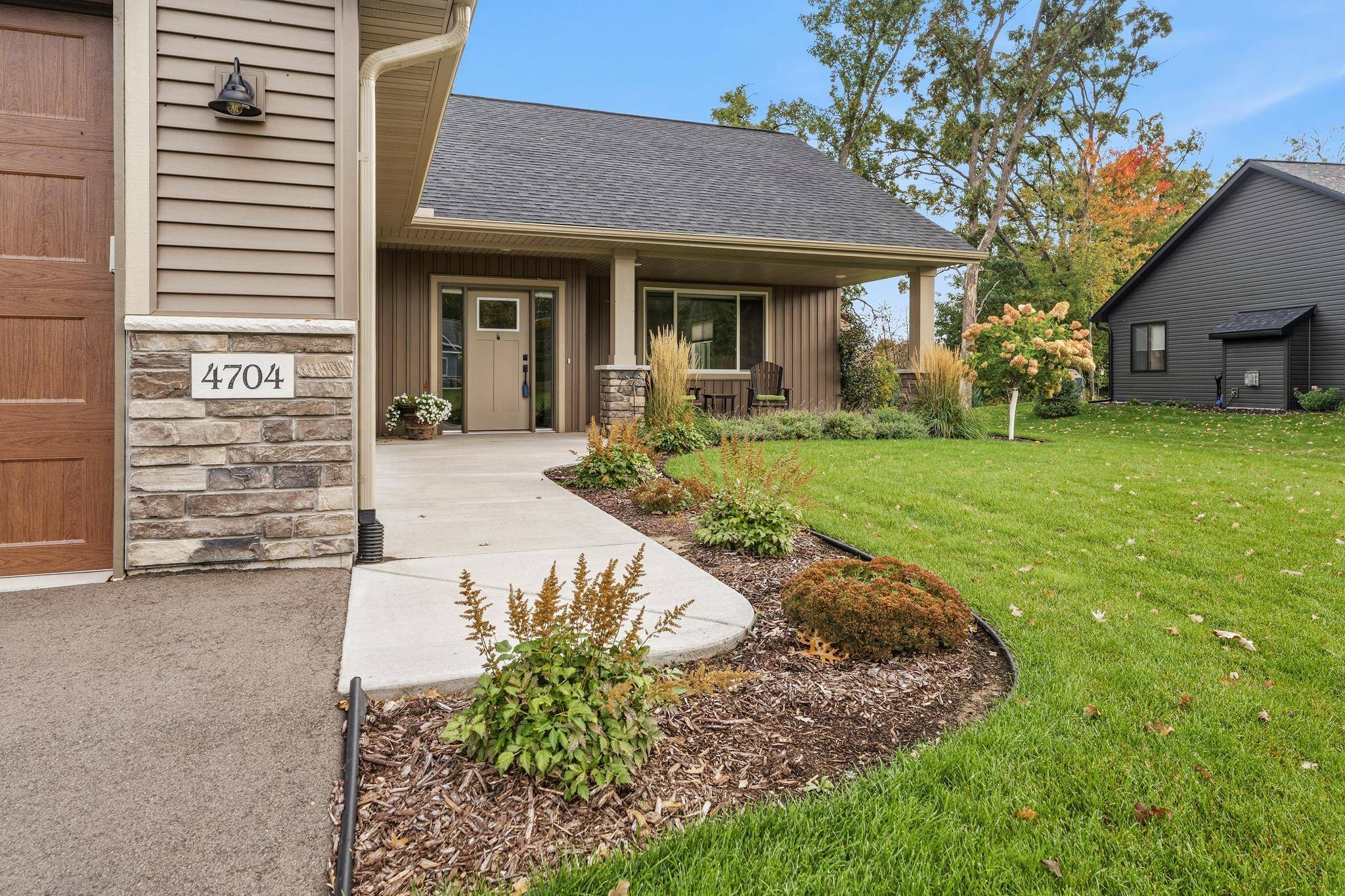 4704 381st TRL, North Branch, MN 55056