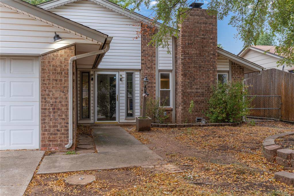 10445 Dover DR, Yukon, OK 73099