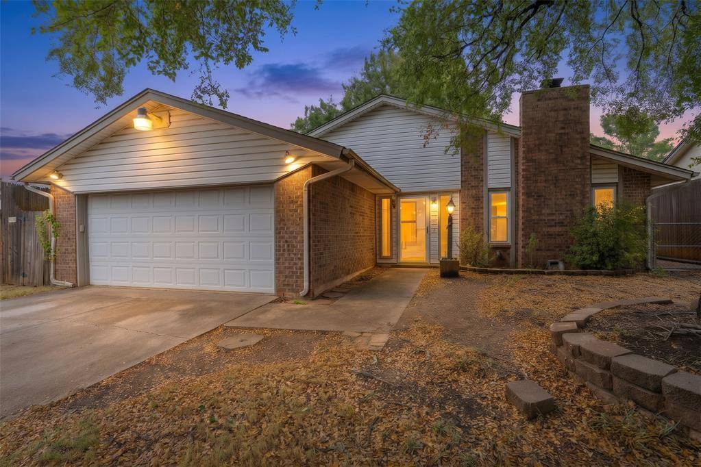 10445 Dover DR, Yukon, OK 73099