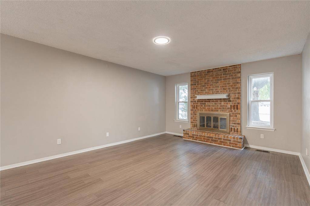 10445 Dover DR, Yukon, OK 73099