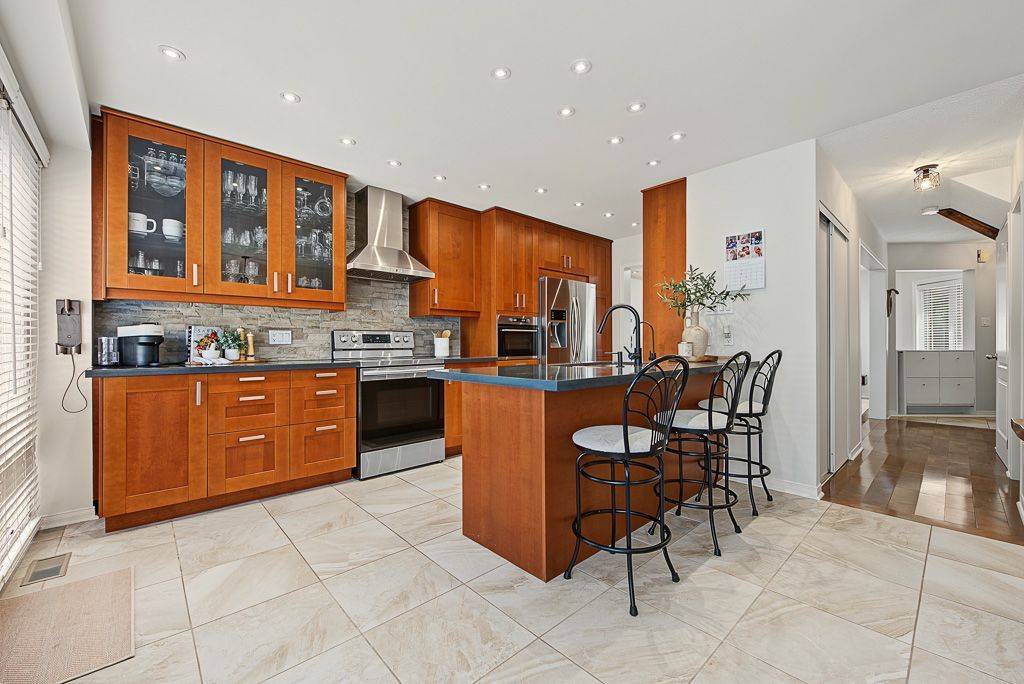 3829 Craighurst AVE, Mississauga, ON L5N 6T7