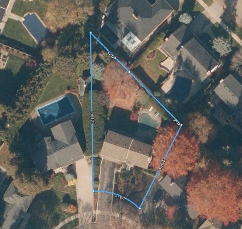 247 Walden DR, Burlington, ON L7N 2A7