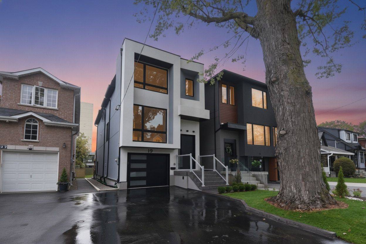 19 Simpson AVE, Toronto W06, ON M8Z 1C9