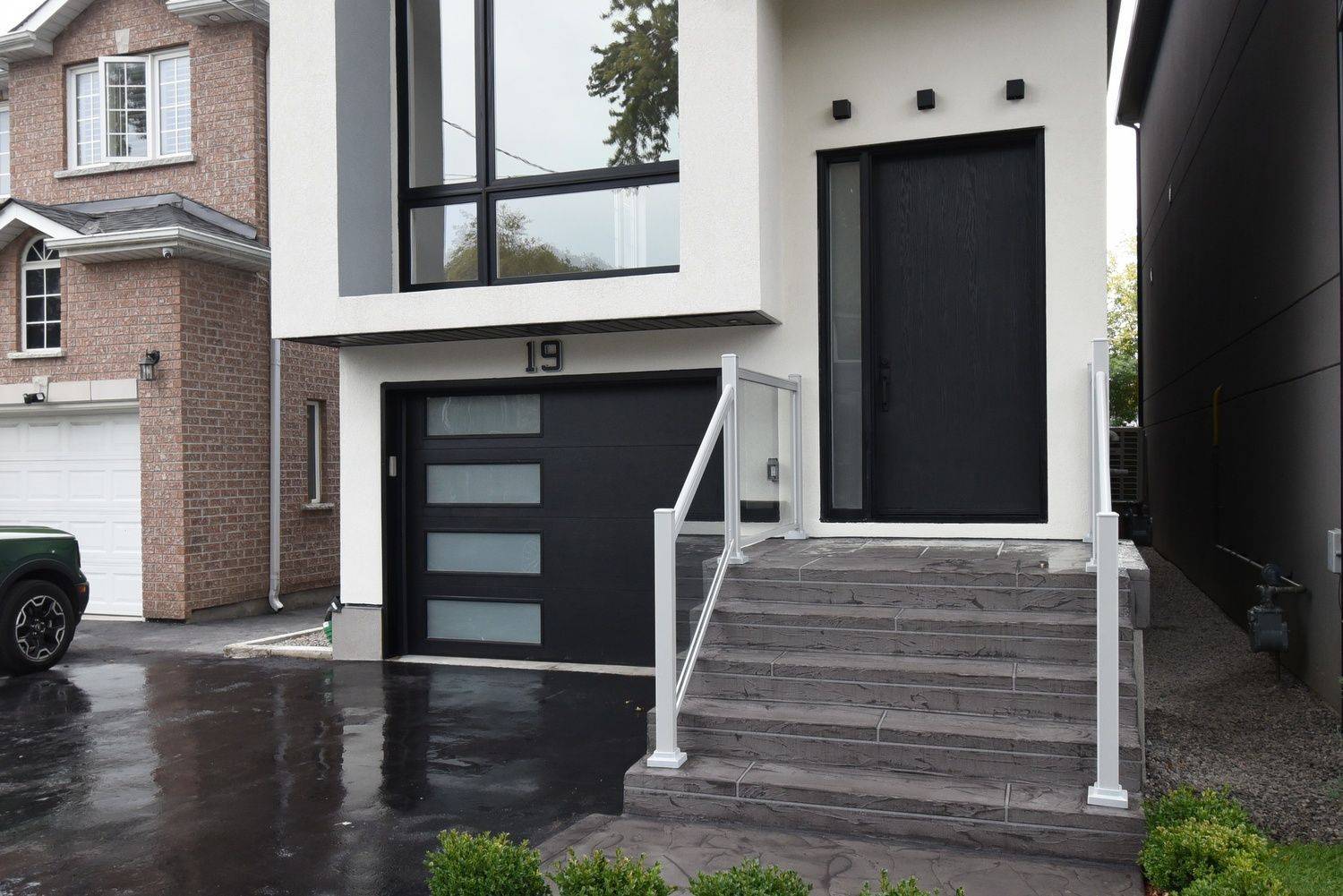19 Simpson AVE, Toronto W06, ON M8Z 1C9