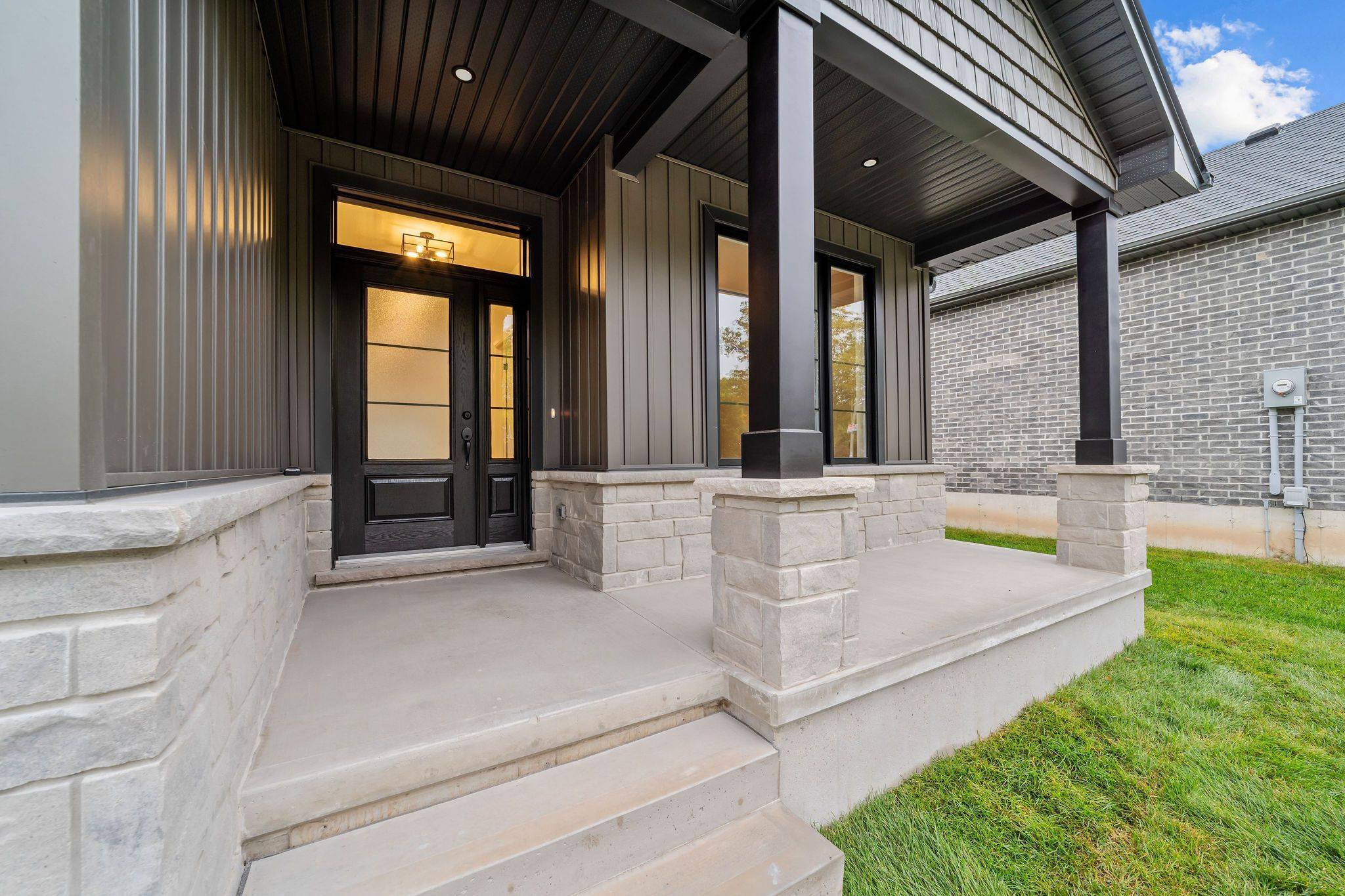 78 Queen ST, North Middlesex, ON N0M 1A0