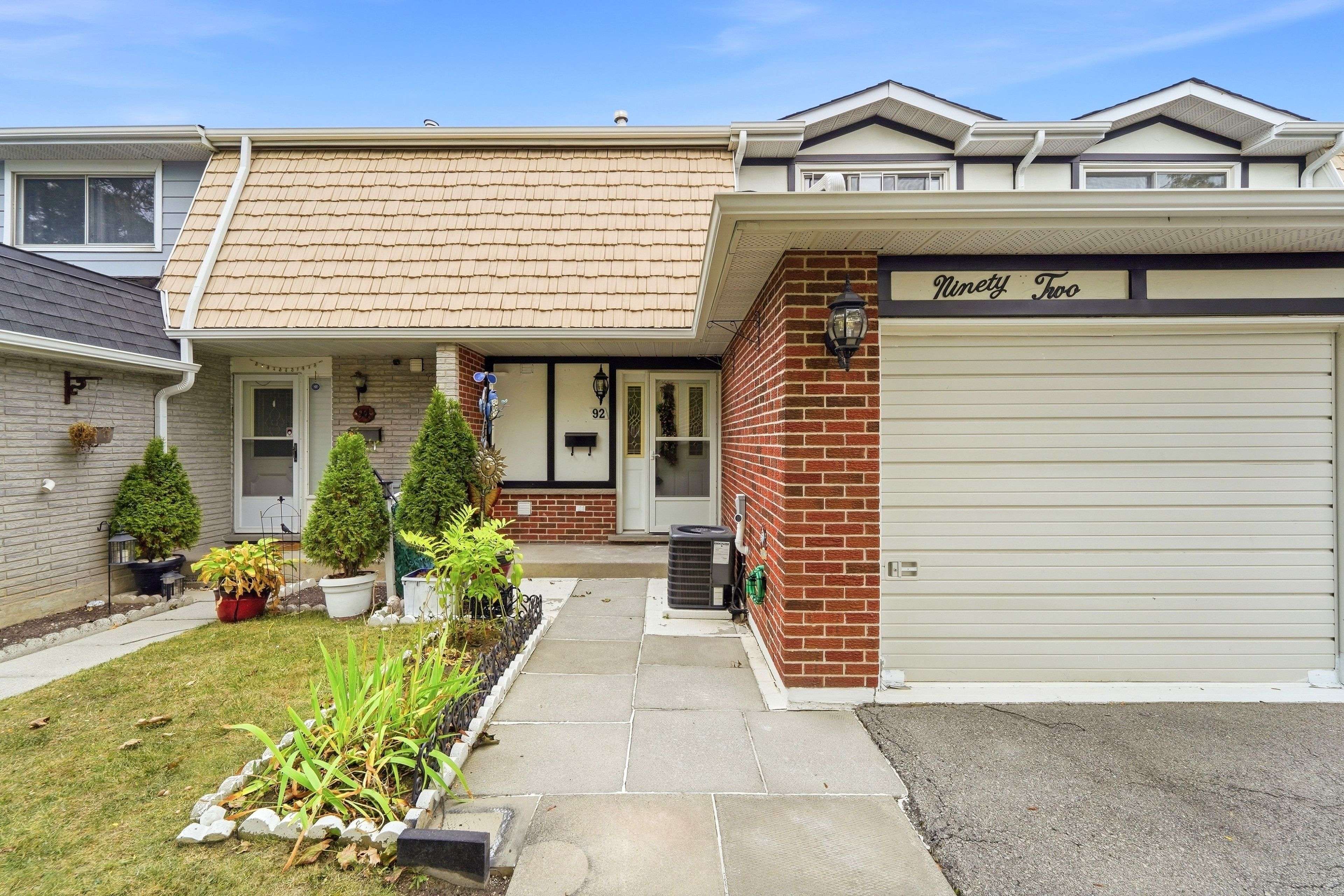 92 St Andrews DR #92, Hamilton, ON L8K 6H4