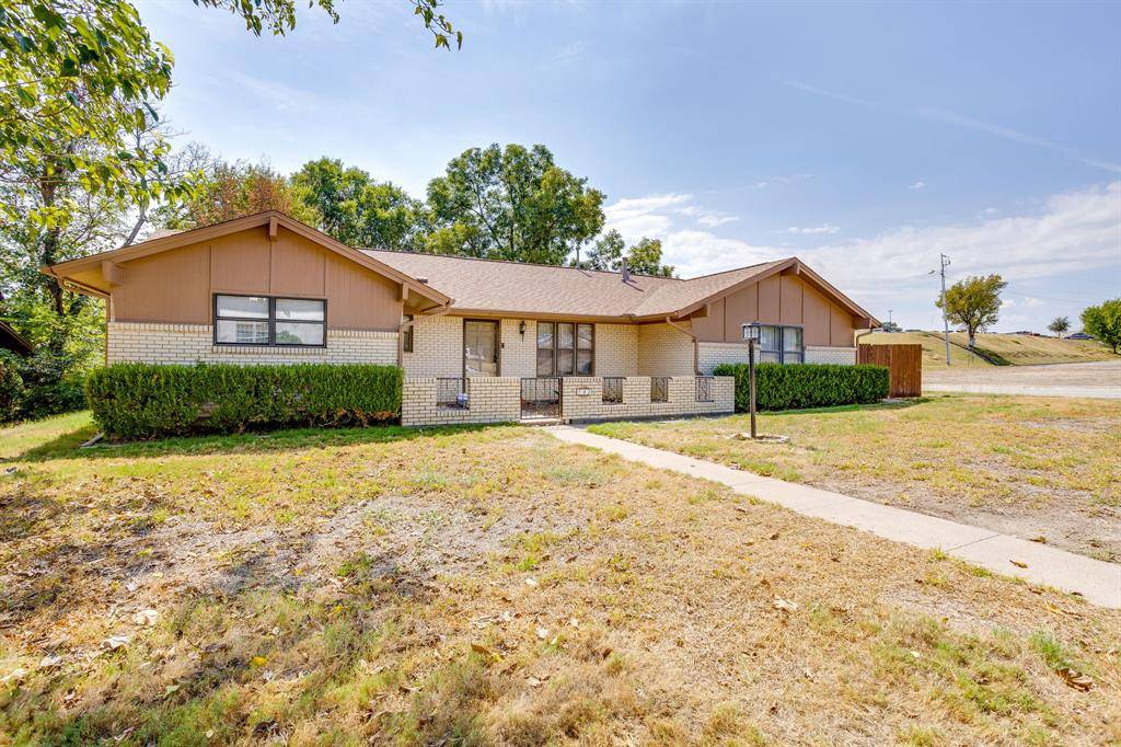 102 Roselawn Drive, Weatherford, TX 76086