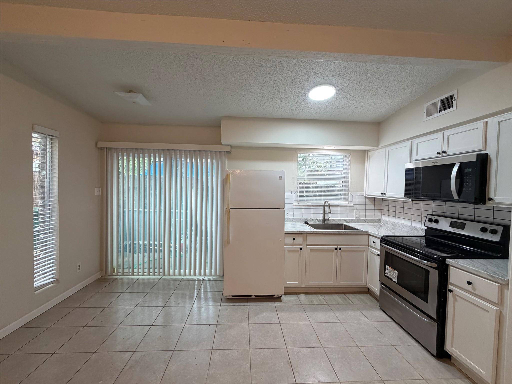 1100 N Meadows DR #104, Austin, TX 78758