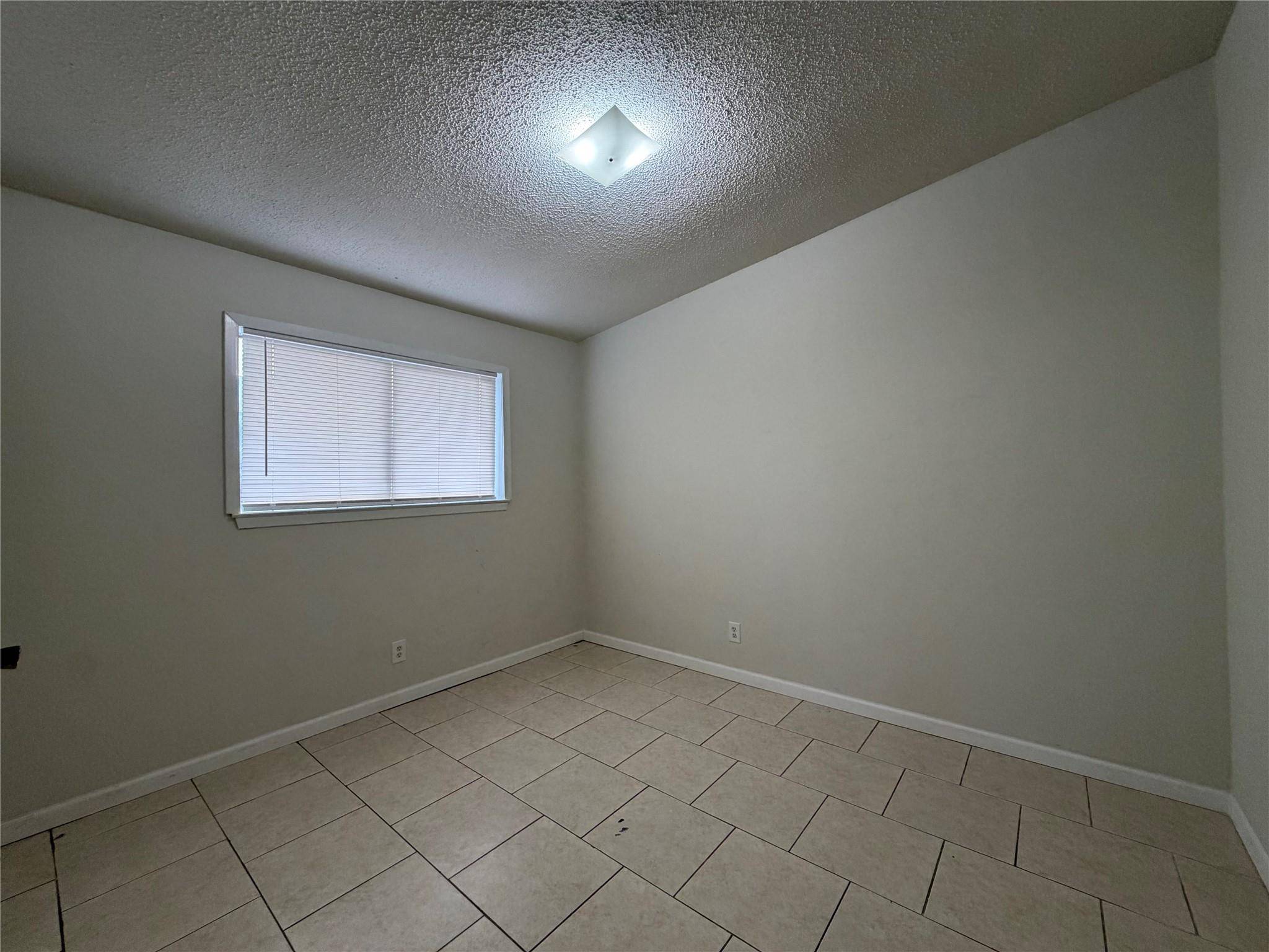 1100 N Meadows DR #104, Austin, TX 78758