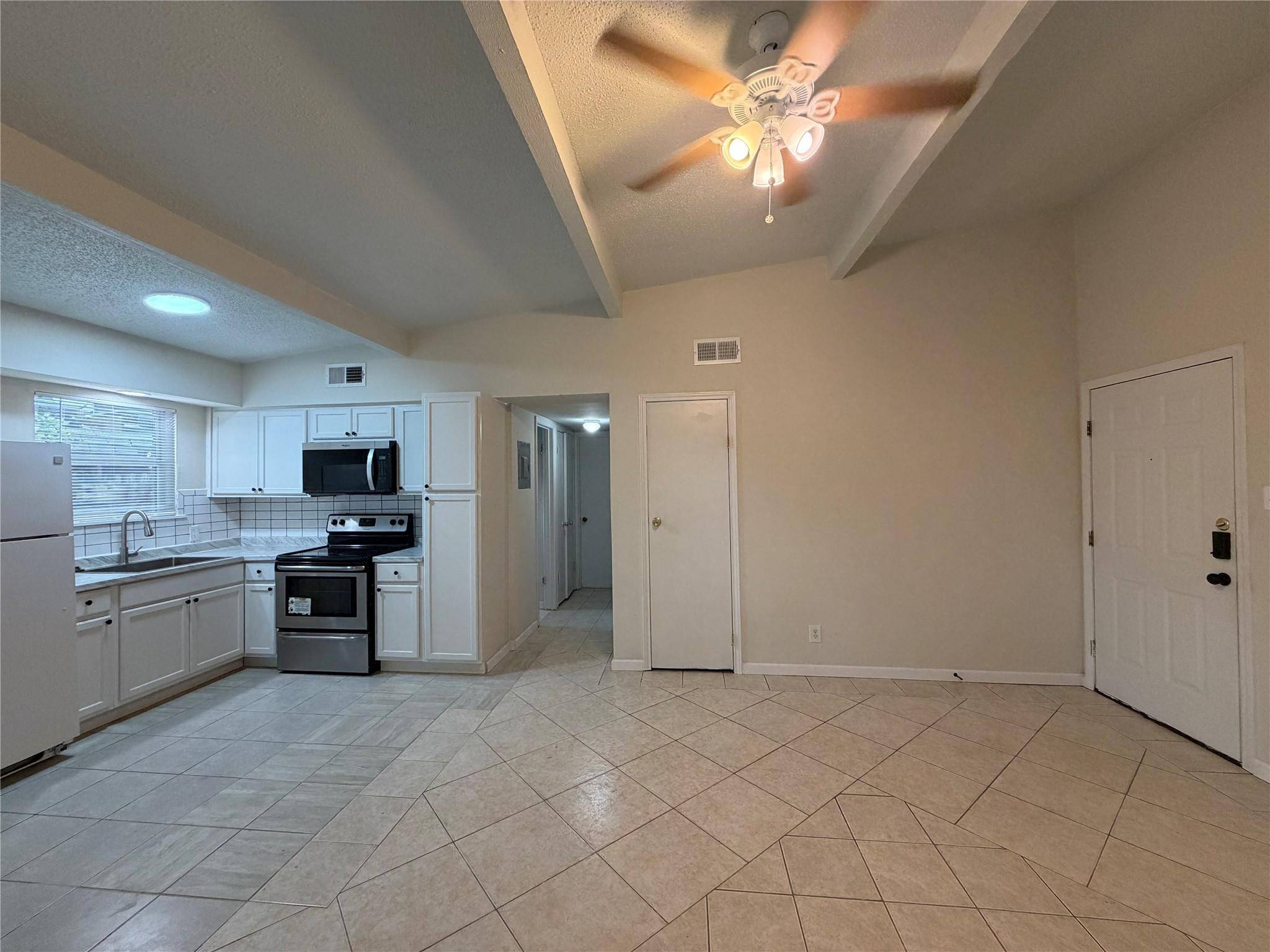 1100 N Meadows DR #104, Austin, TX 78758