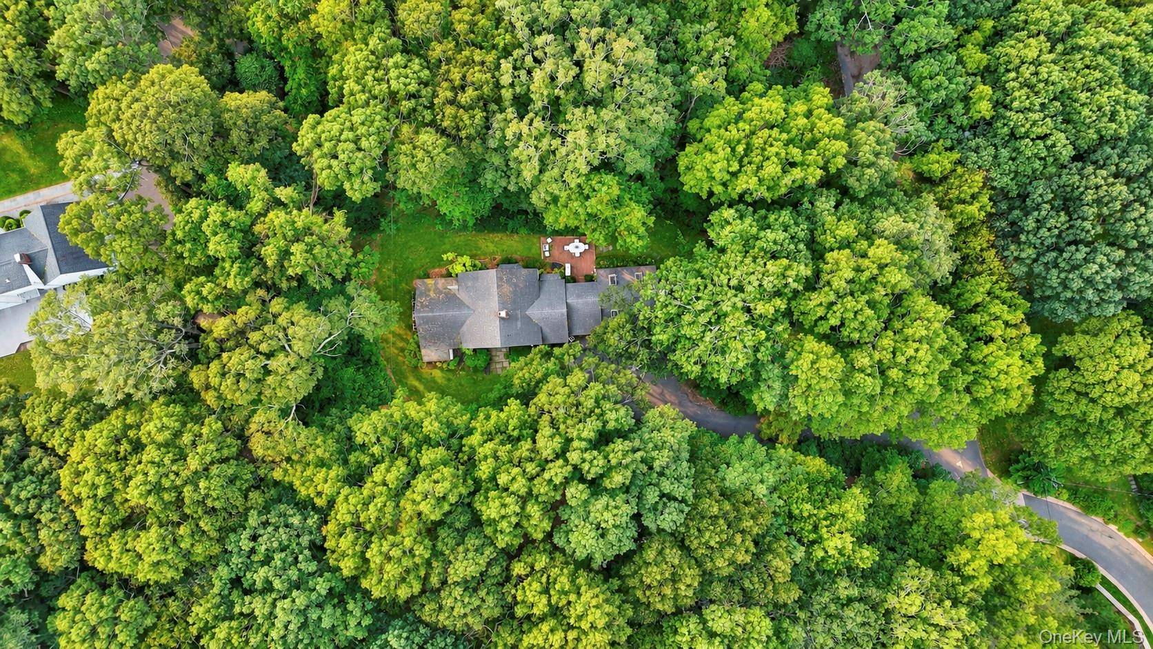 2 Glenwater LN, East Setauket, NY 11733