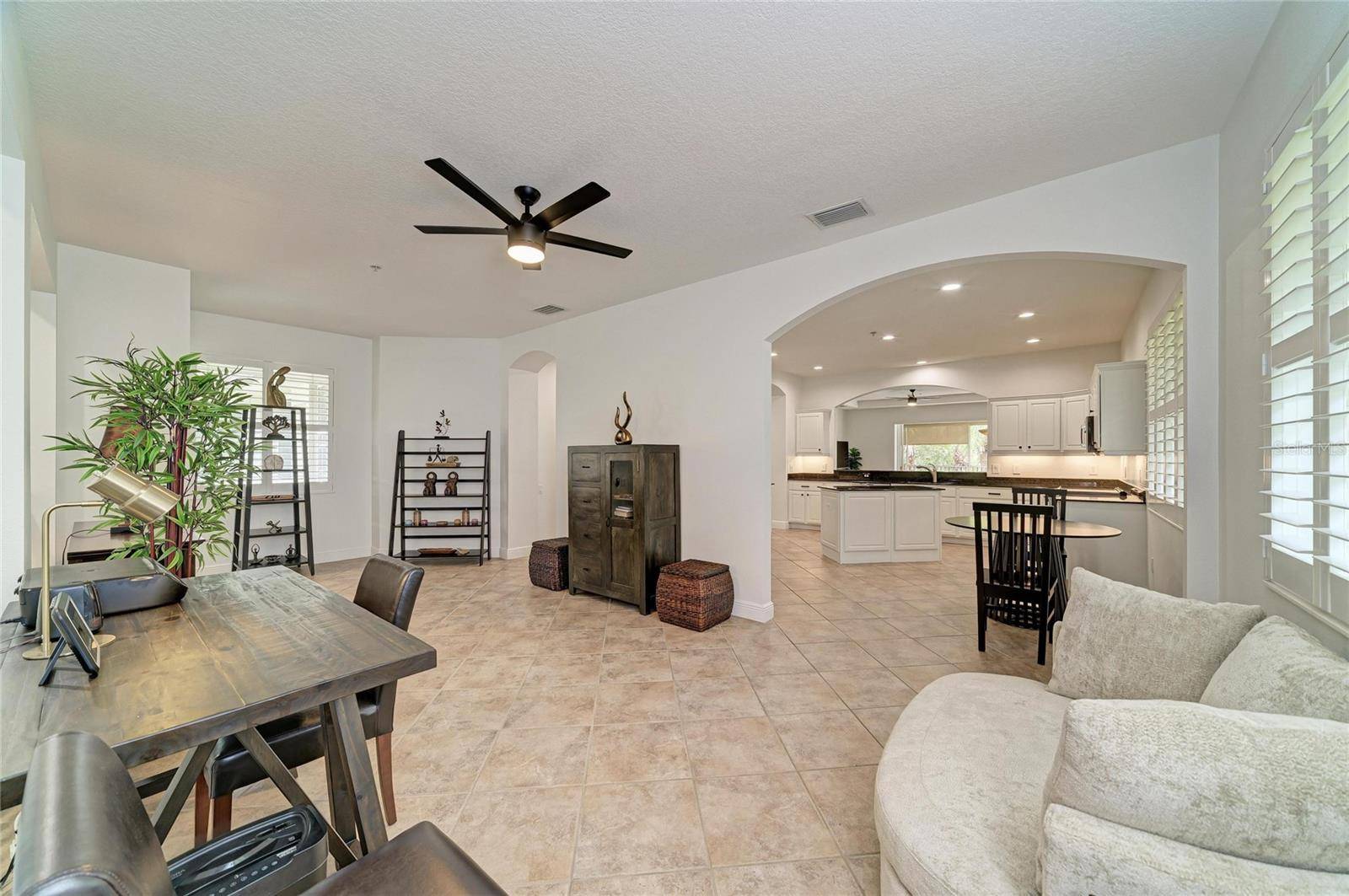 6556 MOORINGS POINT CIR #202, Lakewood Ranch, FL 34202
