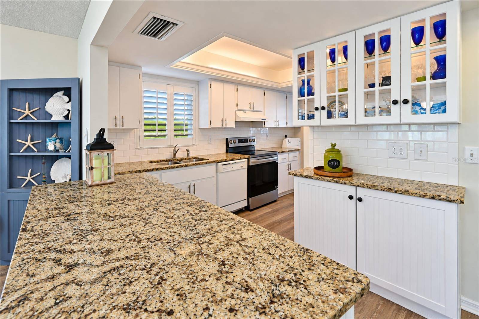 9416 CONCORD CIR, Bradenton, FL 34210